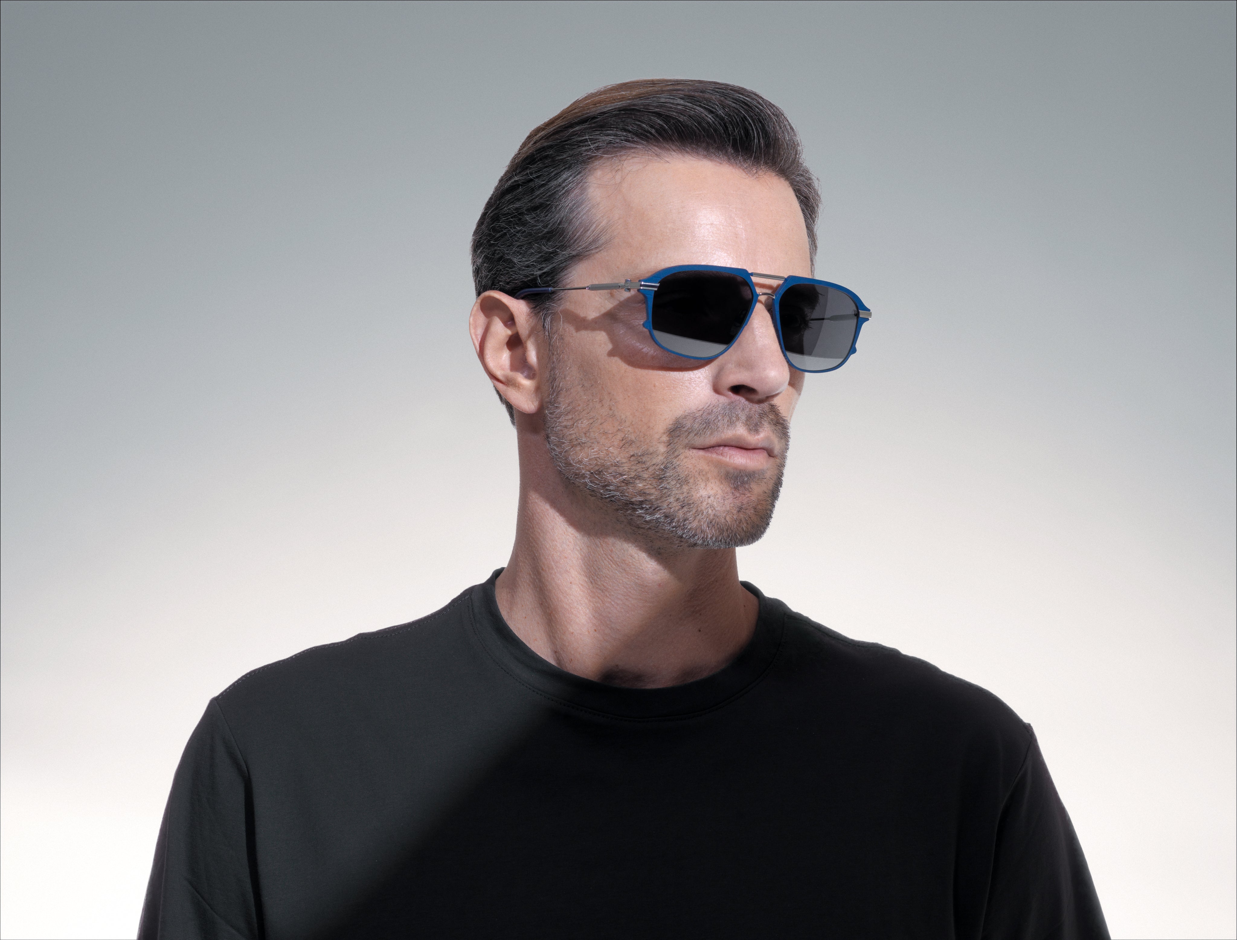 akoni icarus sunglasses lifestyle side male