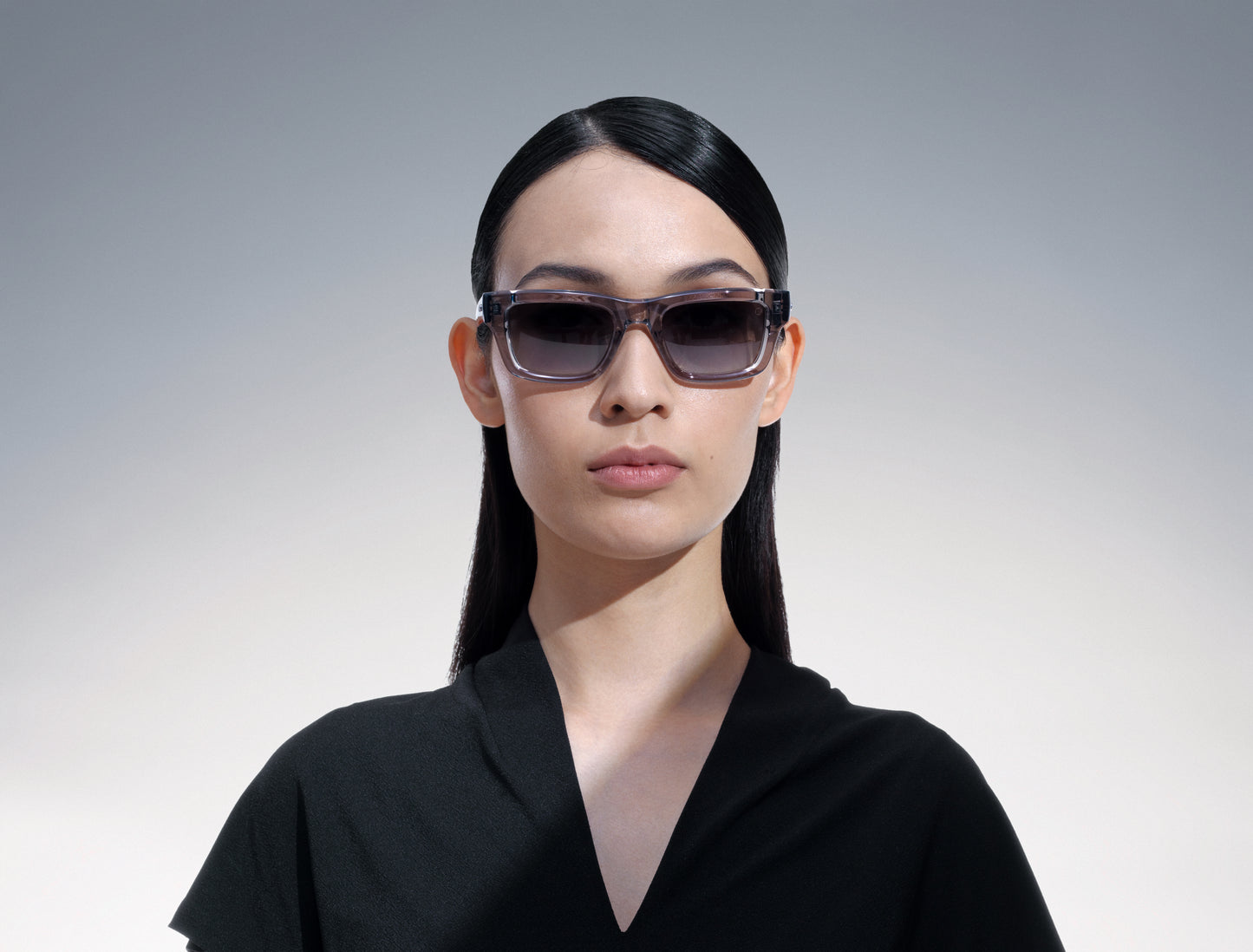 akoni libra sunglasses lifestyle front female