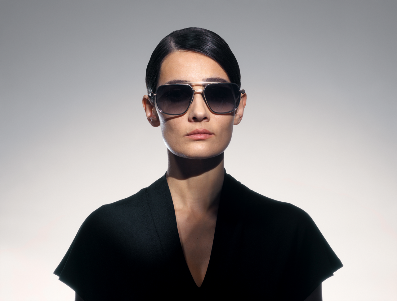 akoni pathfinder sunglasses lifestyle front female