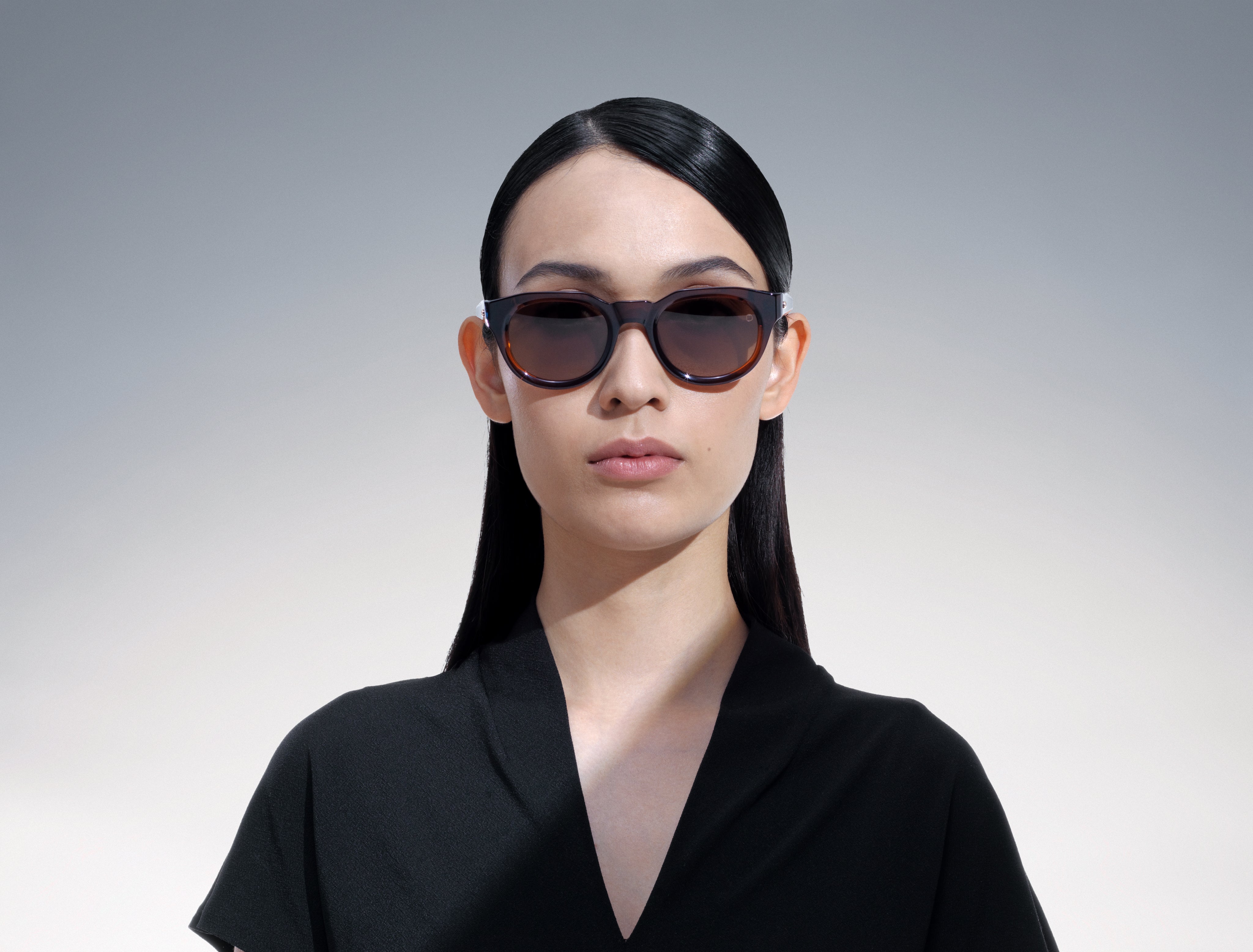 akoni alpha sunglasses lifestyle front female