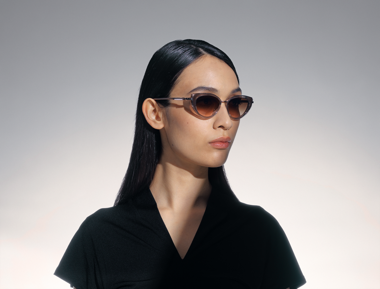 akoni athena sunglasses lifestyle side female