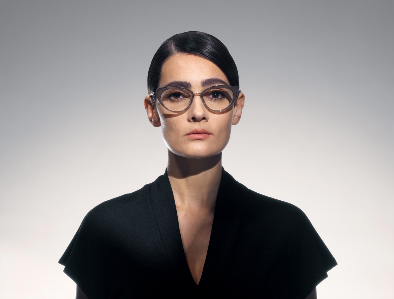 akoni athena optical glasses lifestyle front female