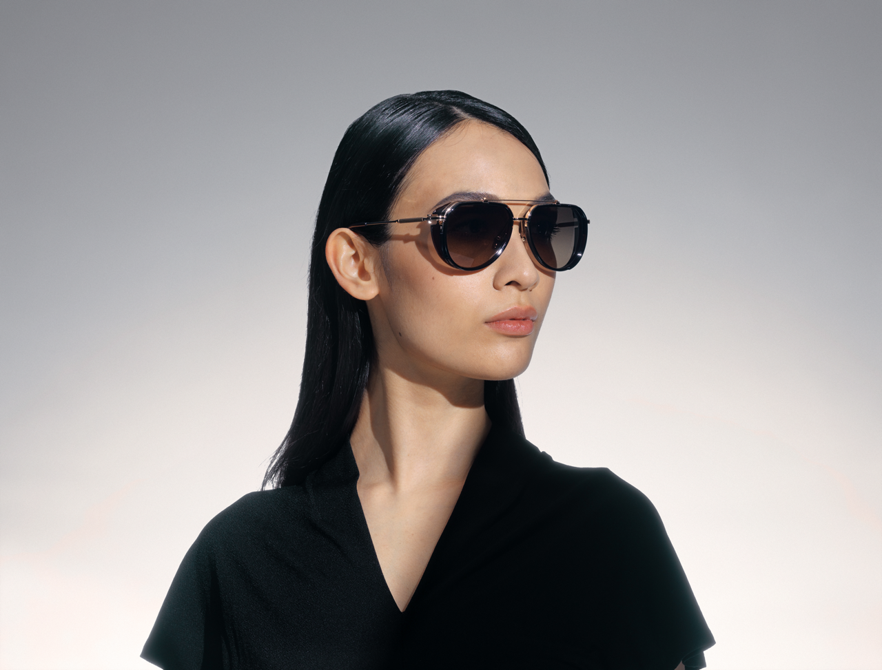 akoni echo sunglasses lifestyle side female