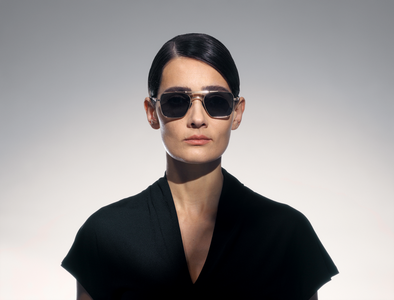 akoni europa sunglasses lifestyle front female