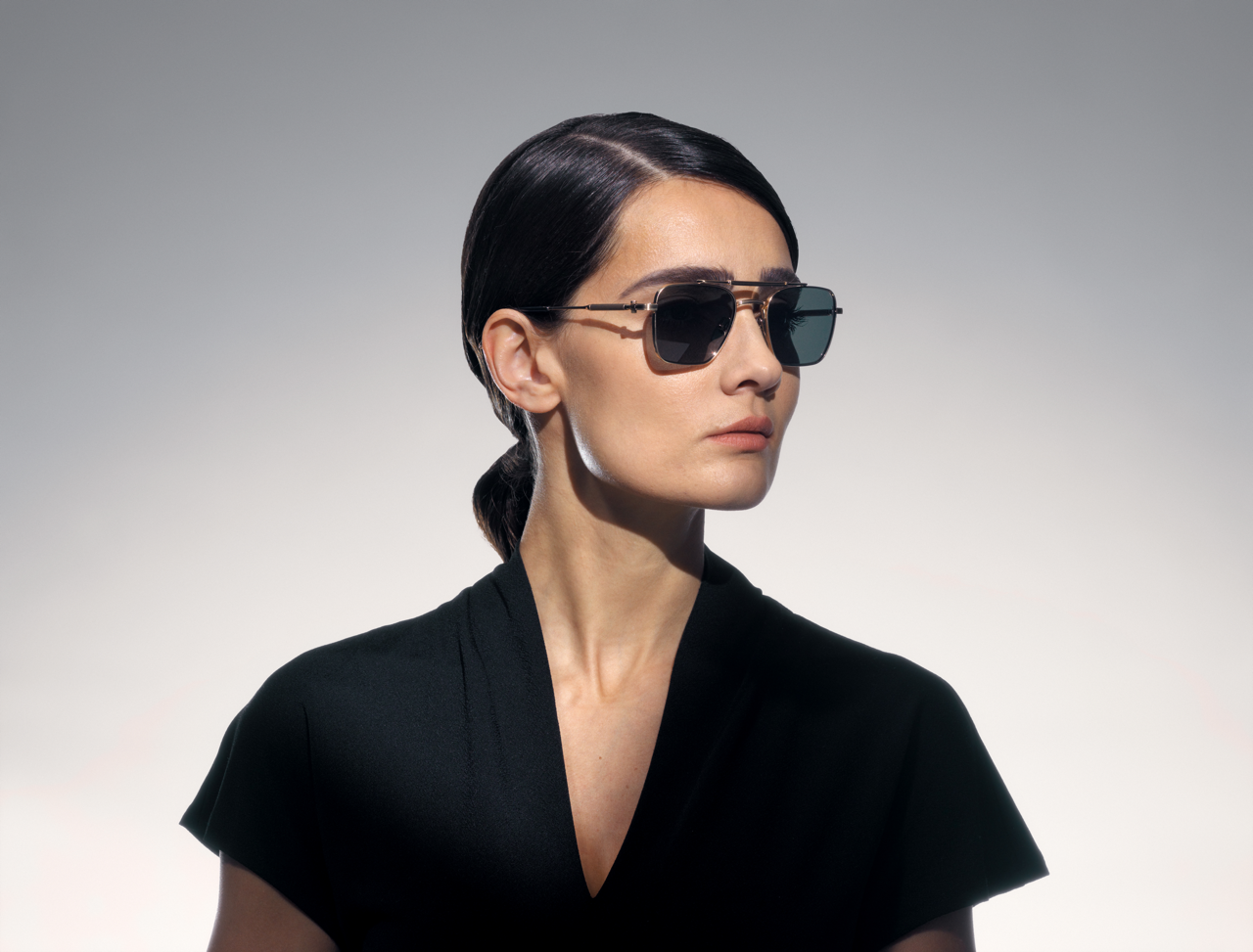 akoni europa sunglasses lifestyle side female