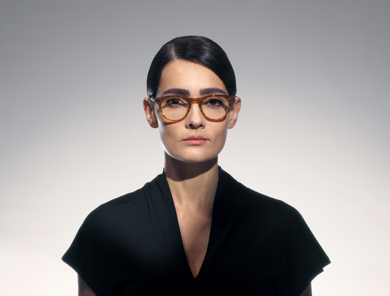 akoni gemini optical glasses lifestyle front female