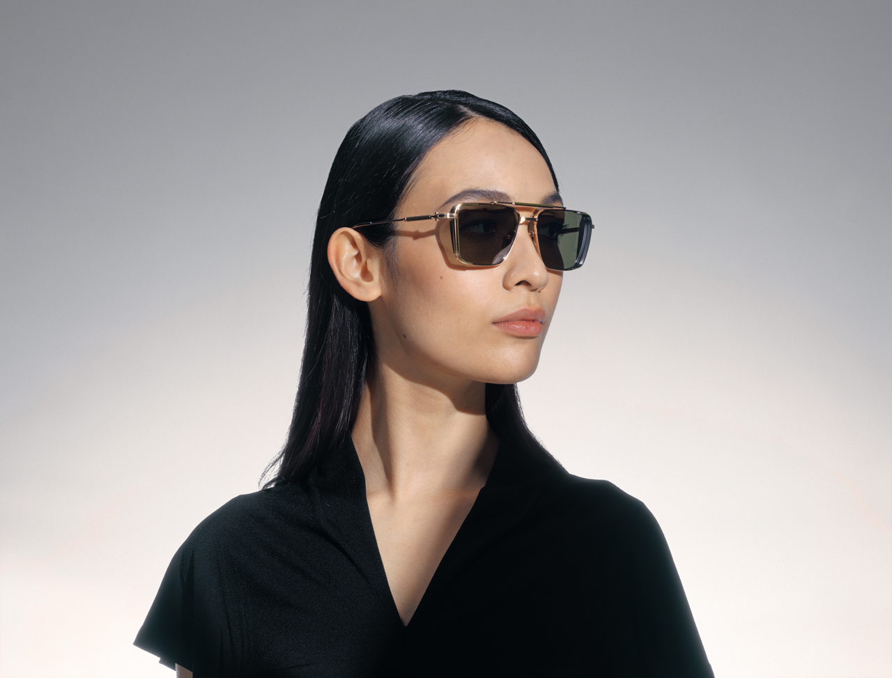 akoni hera sunglasses lifestyle side female