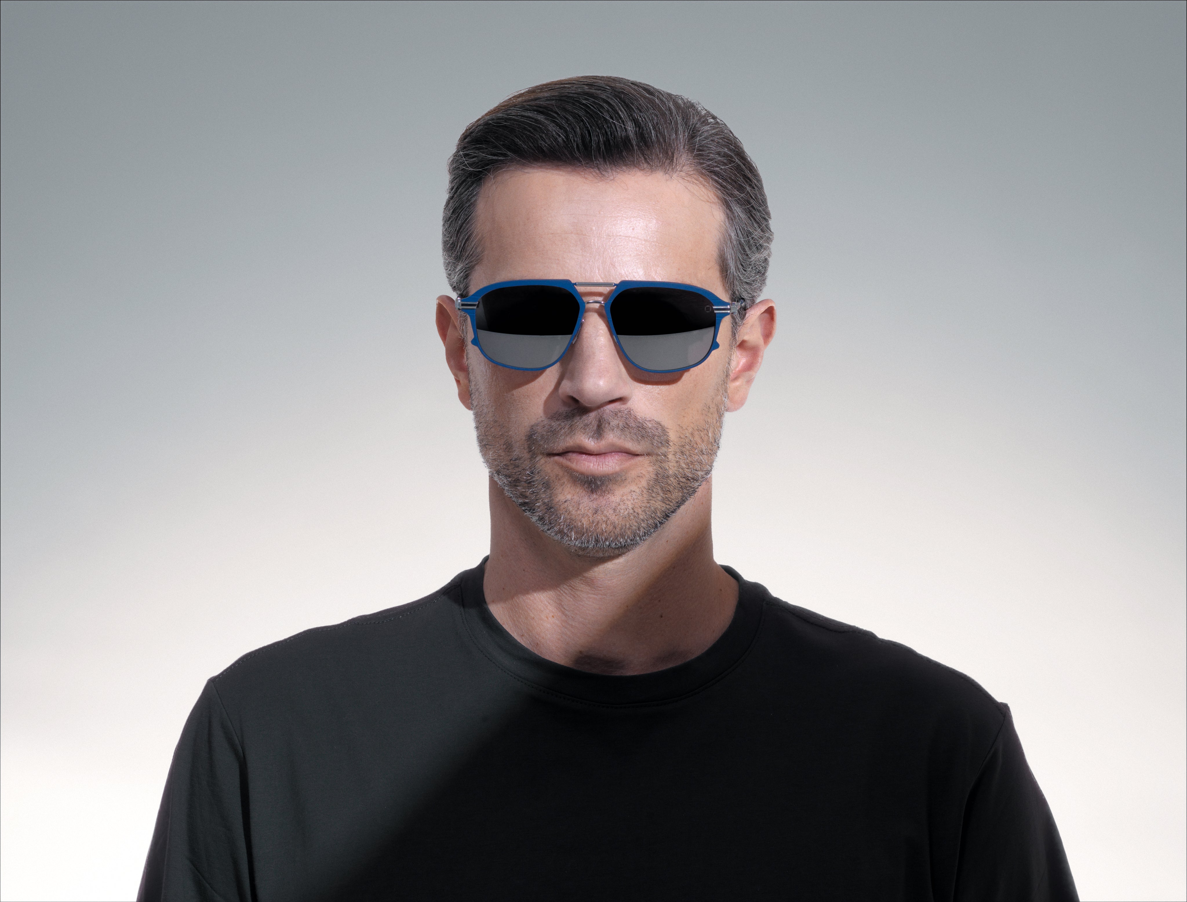 akoni icarus sunglasses lifestyle front male