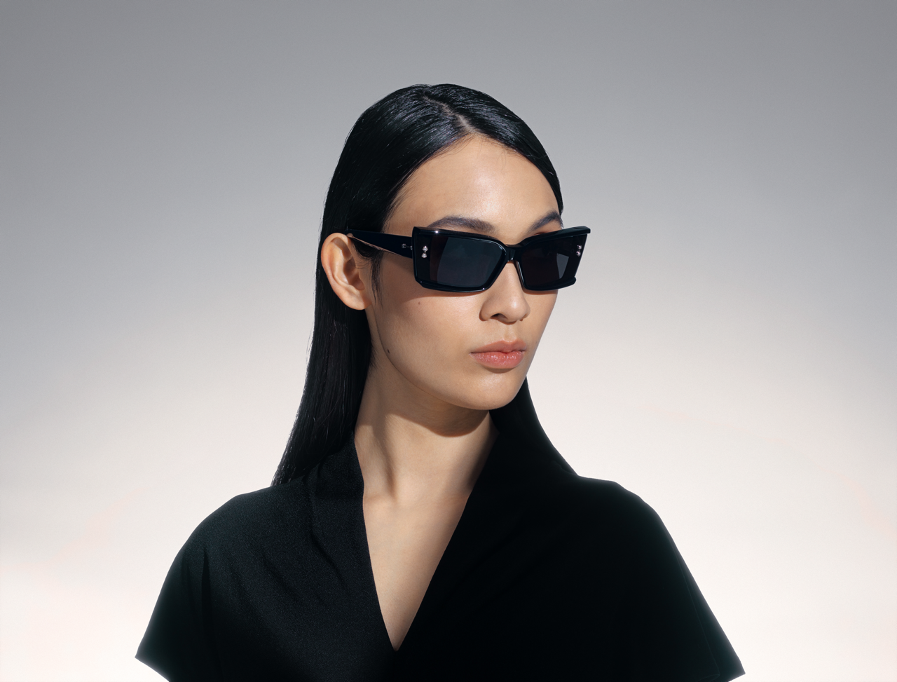 akoni lynx sunglasses lifestyle side female