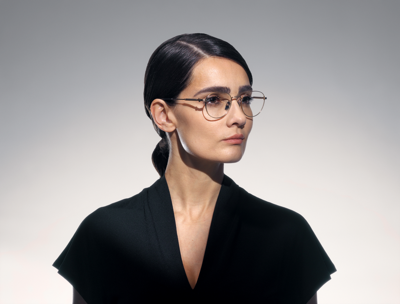 akoni pioneer optical glasses lifestyle side female