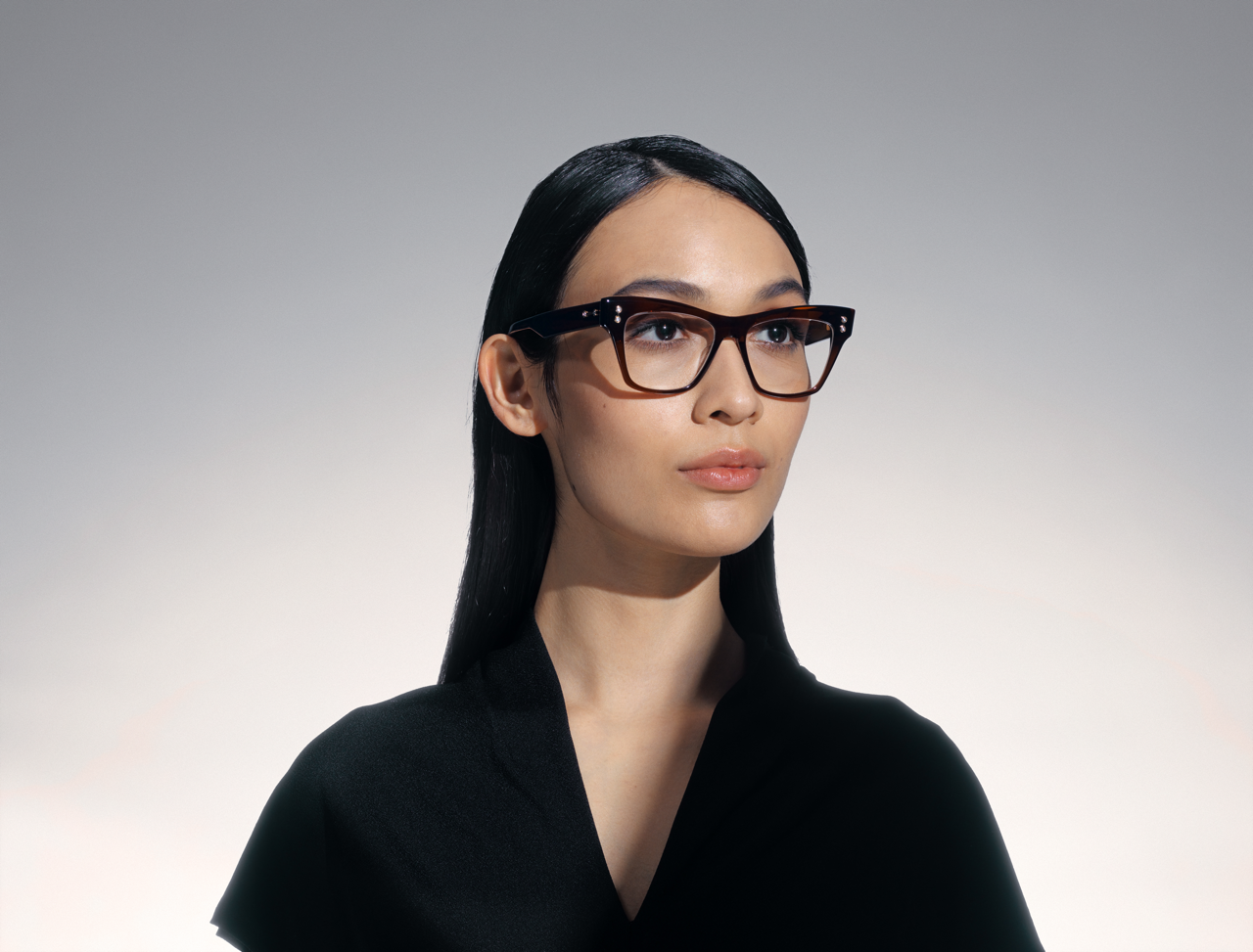 akoni sagitta optical glasses lifestyle side female
