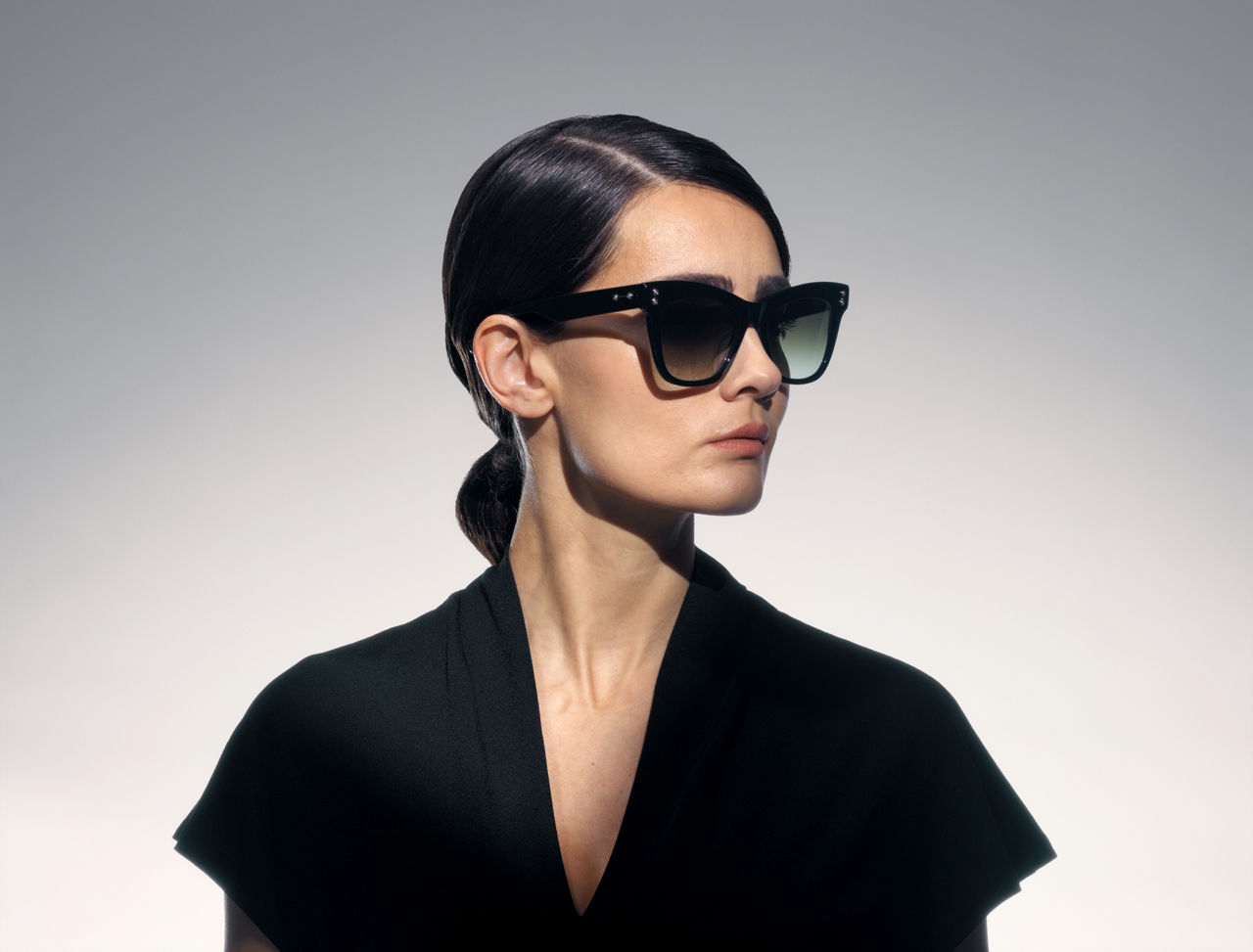 akoni vela sunglasses lifestyle side female