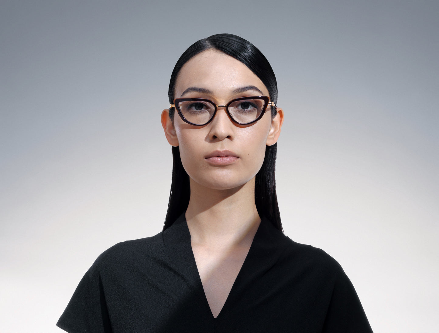 akoni venus optical glasses lifestyle front female