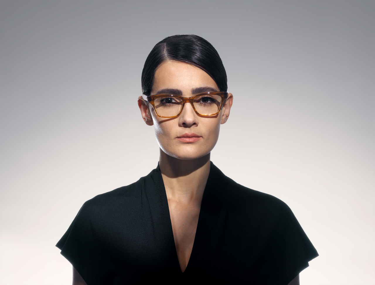 akoni vista optical glasses lifestyle front female
