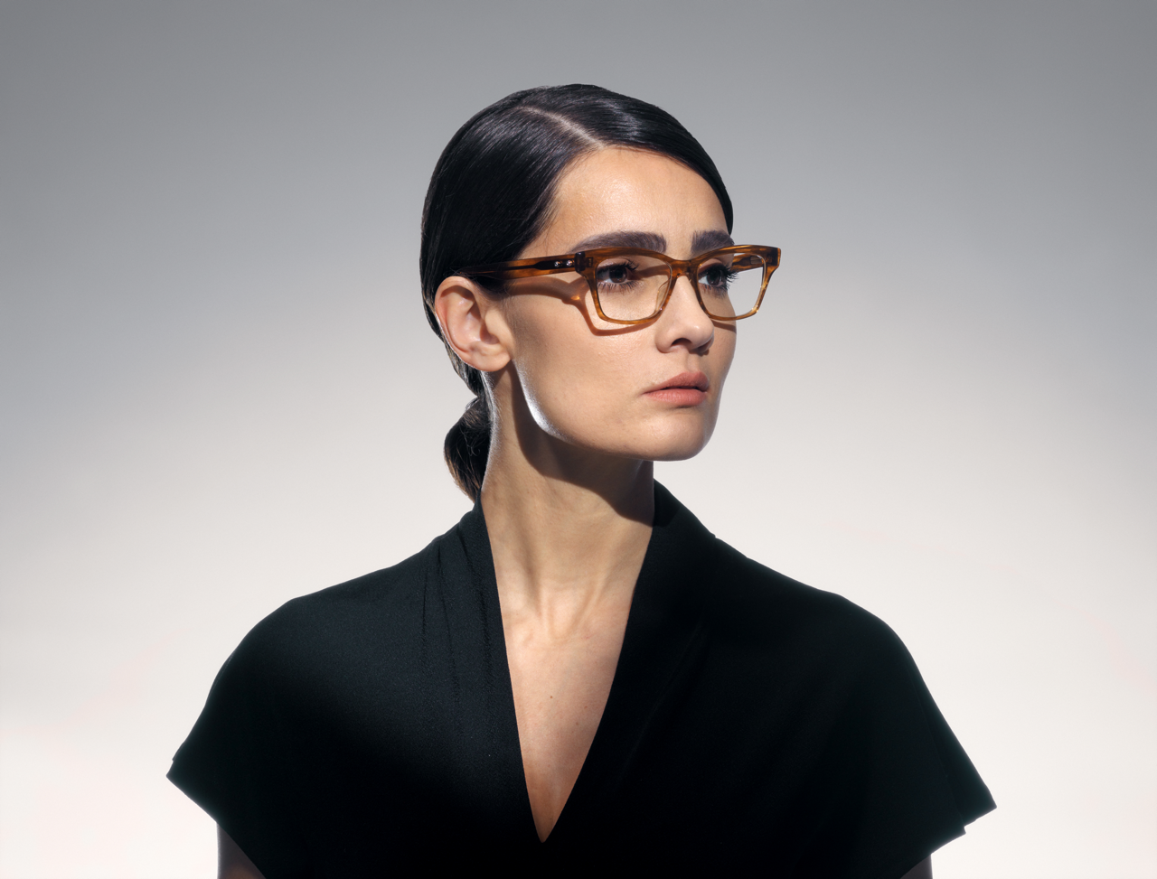 akoni vista optical glasses lifestyle side female